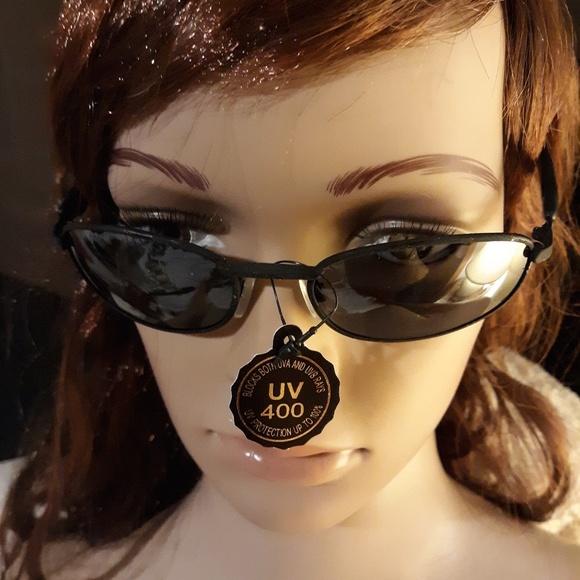 Black Metal Frame Sunglasses - Picture 3 of 4